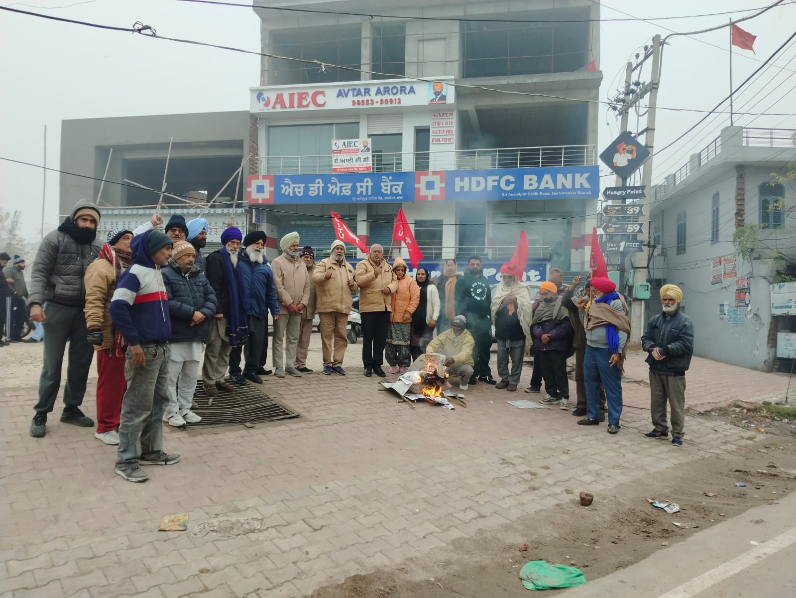 ਦੇਸ਼ ਦੇ ਗ੍ਰਹਿ ਮੰਤਰੀ ਵਲੋਂ ਬਾਬਾ ਸਾਹਿਬ ਅੰਬੇਡਕਰ ਜੀ ਦੇ ਵਿਰੁੱਧ ਅਪਮਾਨਜਨਕ ਟਿੱਪਣੀਆਂ ਅਤੇ ਇੱਕ ਦੇਸ਼ ਇੱਕ ਚੋਣ ਦੇ ਵਿਰੋਧ ਵਿਚ ਅੰਮਿਤਸਾਹ ਦਾ ਪੁਤਲਾ ਫੂਕਿਆ